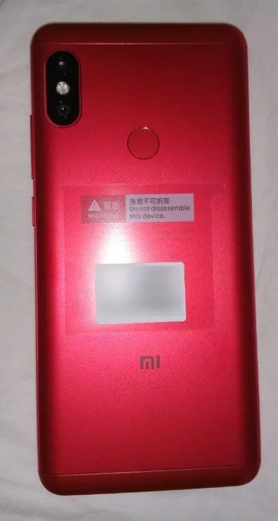 Test / review: Smartphone Xiaomi Redmi Note 5: the best smartphone under 200 euros? 6 Xiaomi Redmi Note 5 rear Red